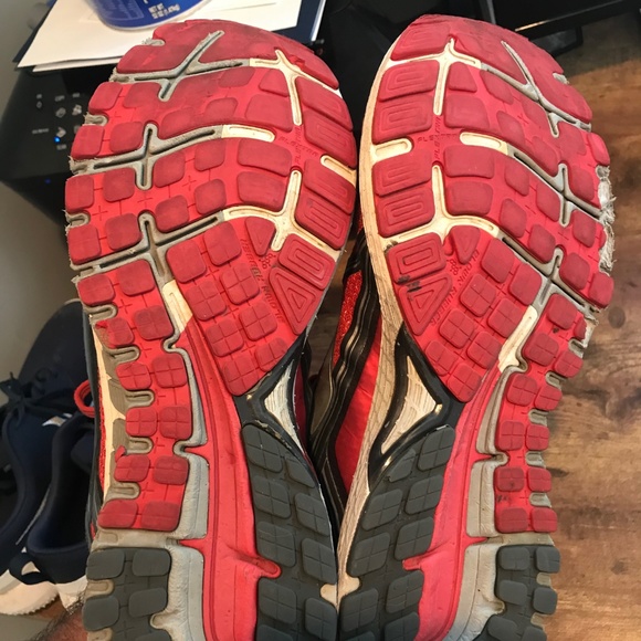 Brooks running shoes red - Picture 2 of 3